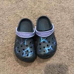 Used- girl crocs size 2
